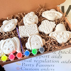K POP-Charaktere inspirierte Gips-Bastelbox - Aktivitätsset - Raumdekoration - Kindergeschenke - Geschenke - Übermalbar - Malerei