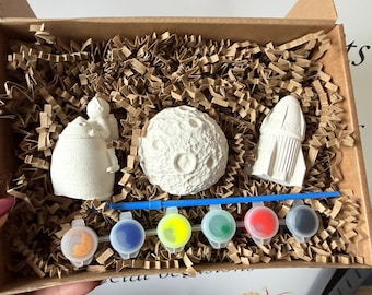 Moon Landing Paint Your Own Plaster Craft Kit | Space Astronaut Painting Activity | Space Art Set | Children’s Creative Kit | Letterbox Gift