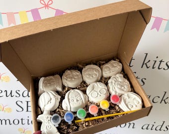 K-Pop Inspired Craft Box • 10 Paint Your Own Figures • Kids Activity Kit • Party Favour Gift • Plaster Painting Set with Paints & Brush