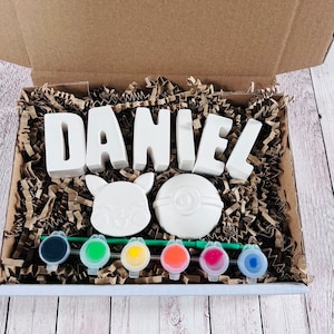 Paint your own name craft box with Figures - Activity set - Children&#39;s Gifts - Gifts - Painting - Paintable - Personalised - Lettbox gift
