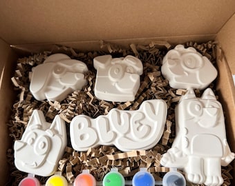 Bluey Inspired Craft Box • 6 Paint-Your-Own Figures • Kids Art Kit • Plaster Painting Set with Paints & Brush • Gift Box
