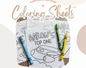 Puede incluir: Un conjunto de hojas para colorear con aviones, nubes y el texto "Aaron's Top One". Las hojas vienen acompañadas de lápices de colores azul, verde y amarillo.