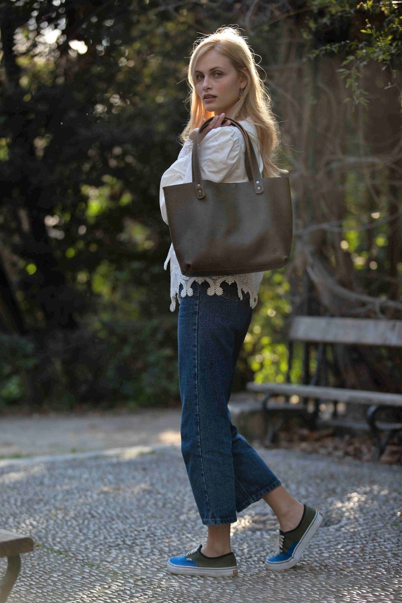 Olive distressed leather bag, tote leather bag, real leather bag, casual bag, shopping bag, medium size bag. CHIARA SM image 3