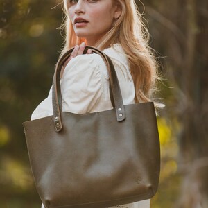 Olive distressed leather bag, tote leather bag, real leather bag, casual bag, shopping bag, medium size bag. CHIARA SM image 7