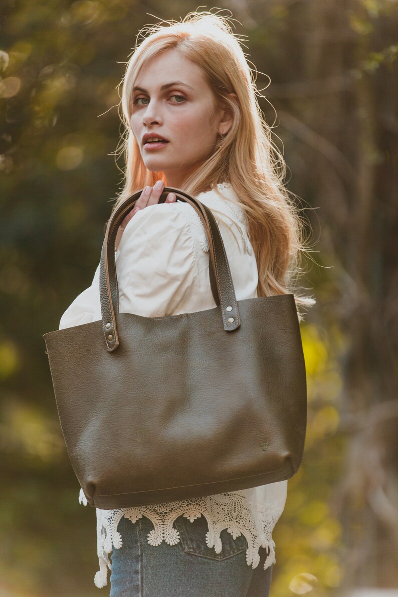 Olive distressed leather bag, tote leather bag, real leather bag, casual bag, shopping bag, medium size bag. CHIARA SM image 7