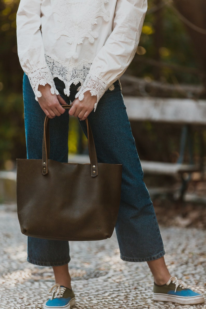 Olive distressed leather bag, tote leather bag, real leather bag, casual bag, shopping bag, medium size bag. CHIARA SM image 3