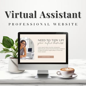 Può includere: Uno schermo di computer che mostra un sito web per un servizio di assistente virtuale. Il sito web ha uno sfondo chiaro con un cerchio rosa e testo che dice "NEED TO TIDY UP? your online business". C'è un pulsante che dice "LEARN MORE".
