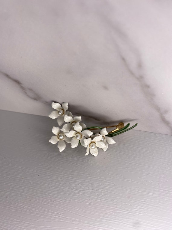 Enameled White Blossoms with Pearl Center Floral … - image 10