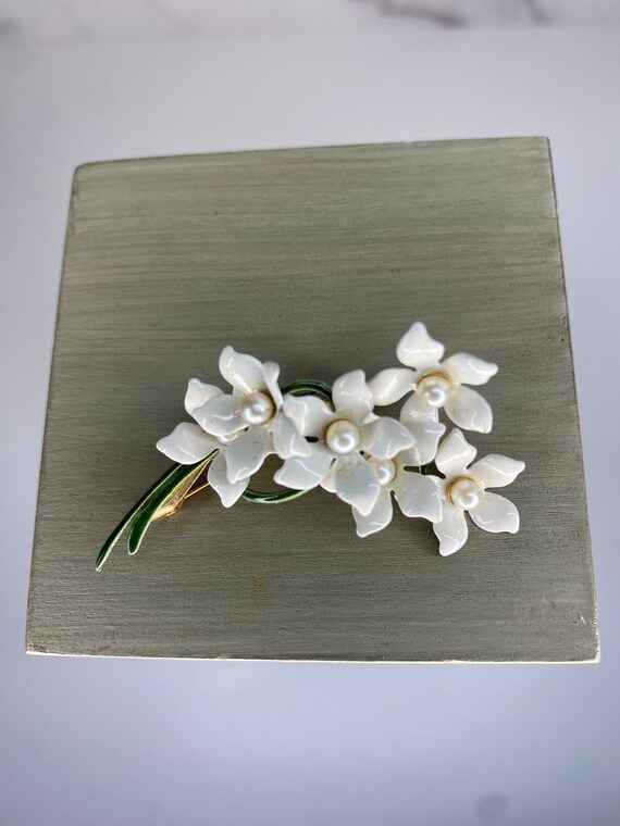 Enameled White Blossoms with Pearl Center Floral … - image 9