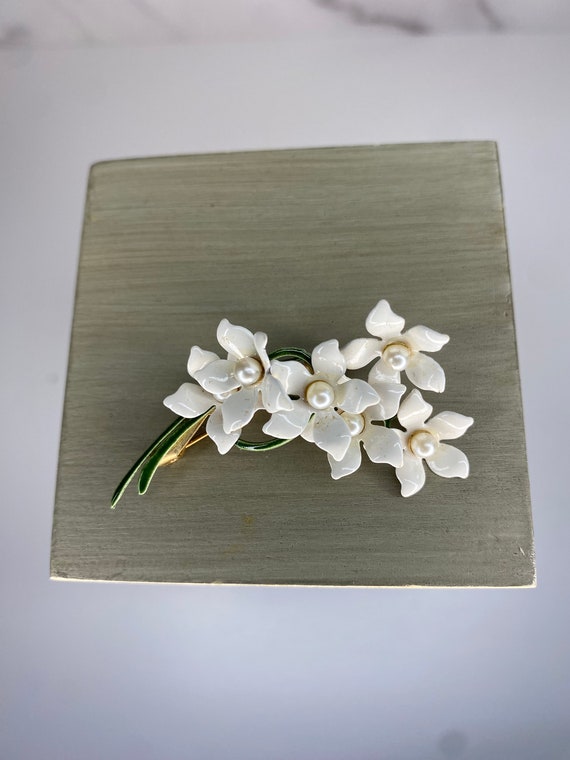 Enameled White Blossoms with Pearl Center Floral … - image 2