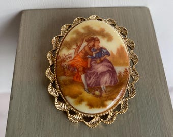 Vintage Cameo Brosche Fragonard Liebespaar umwerben