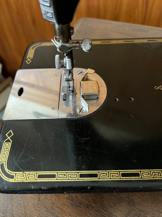 Sew PFAFF Magnetic Seam Guide