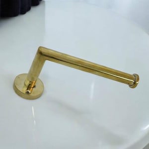 Porta carta igienica da parete in ottone non laccato | Accessori per il bagno in ottone non laccato | Set Regalo Spa, Accessori Bagno, Porta Rotolo Tp