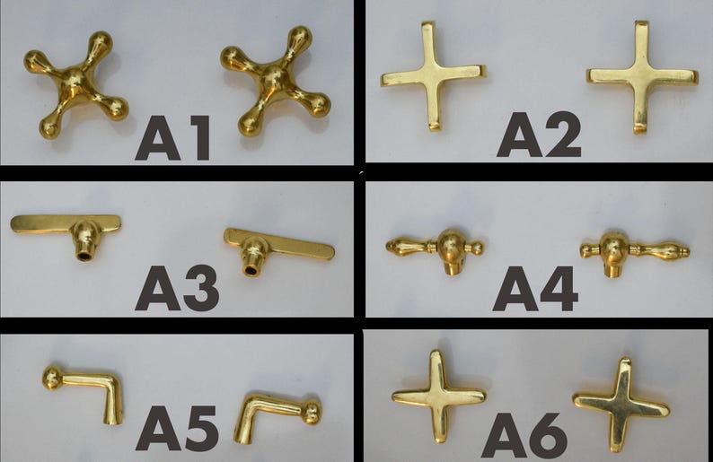 K&ouml;nnte beinhalten: Sechs verschiedene Stile von goldfarbenen Wasserhahngriffen, gekennzeichnet mit A1 bis A6. Die Griffe sind aus Metall und haben verschiedene Formen, darunter ein Stern, ein Kreuz und ein Hebel.