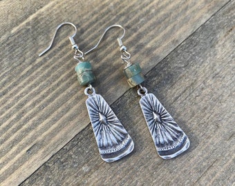 Zilveren metalen amazoniet-steen bungelende oorbellen in reliëf, lichtgewicht herfst