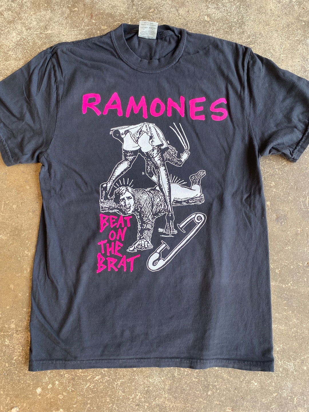 【RAMONES Tシャツ BEAT ON THE BRAT ラモーンズ】 Ramones Beat on the Brat Comfort Colors Punk Shirt - Etsy