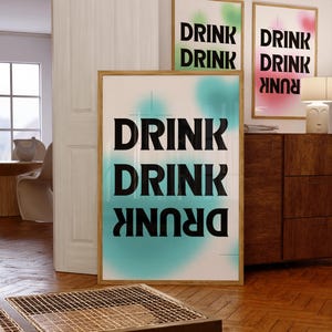 Niebieski plakat wózka barowego Nowoczesny plakat wózka barowego Napój Napój Pijany Modna sztuka ścienna Preppy Apartament Zabawny nadruk alkoholowy Preppy y2k Wystrój akademika