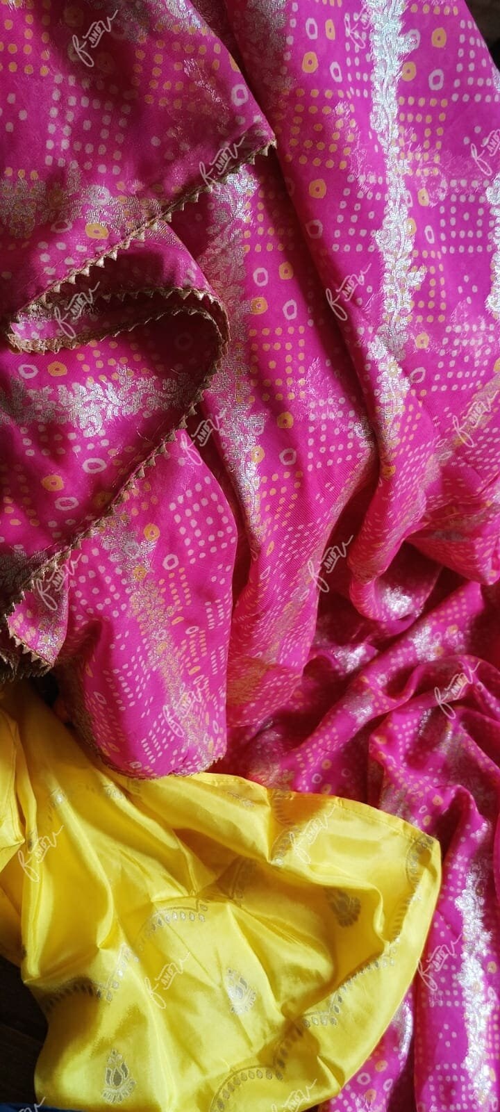Women Pink Lehariya Saree With Unstitched Gota Blouse main image 1
