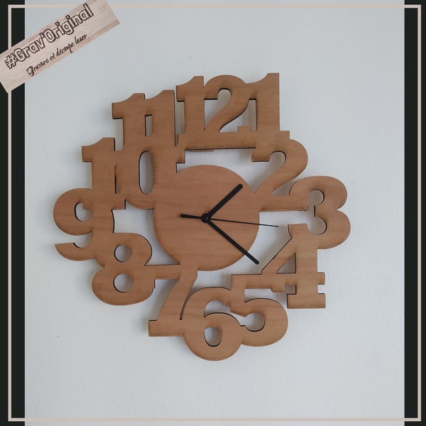 Horloge chiffre en bois