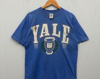 Rare Vintage YALE University Big Logo Graphic Streetwear Style Casual Outfit Fashion Top tees Tshirt Blue Large