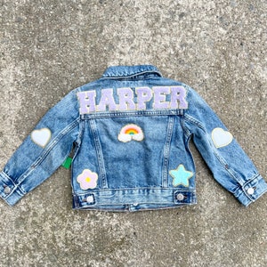 Veste en jean personnalisée pour fille Veste en jean personnalisée pour tout-petit Veste en jean avec empiècement chenille Veste en jean pour bébé Veste en jean avec empiècement bébé avec nom image 5