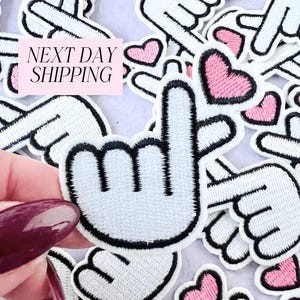 Korean Finger Heart Patch Pink Embroidered Iron-On Patch K-Pop Gift for Girls Patch Project DIY Party Craft Idea for Birthday Party Activity