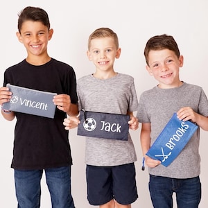 Trousse personnalisée pour garçon Pochette pour enfant fournitures scolaires Cadeau personnalisé pour la rentrée des classes Idée cadeau fan de sport pour fournitures scolaires