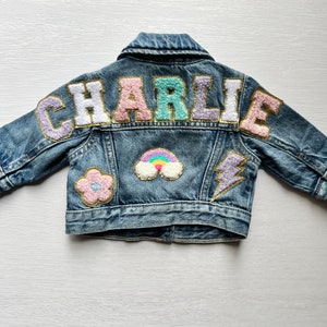 Veste en jean personnalisée pour fille Veste en jean personnalisée pour tout-petit Veste en jean avec empiècement chenille Veste en jean pour bébé Veste en jean avec empiècement bébé avec nom image 7