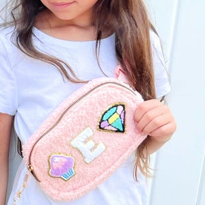 Personalized Belt Bag Custom Patches Fuzzy Pouch Travel Accessory Teddy Belt Bag Kids Fanny Pack Crossbody Style Sherpa Material Cozy Waist