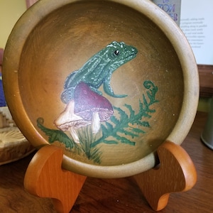 Vintage Munising wooden bowl made into folk art, hand painted, frog/toad, mushrooms, ferns, gold