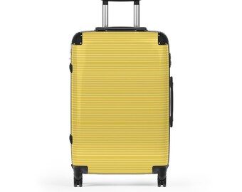 Mala rígida com listras amarelas, estampa inspirada na África, rodas giratórias.