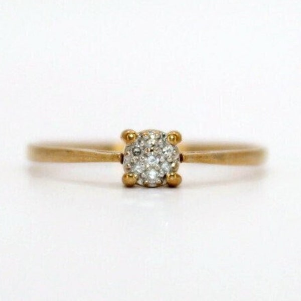 Bague vintage minimaliste en or jaune sertie de diamants