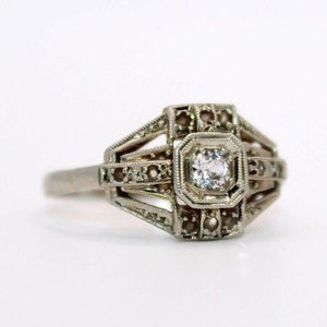 Art deco tank ring in white gold (circa 1930)