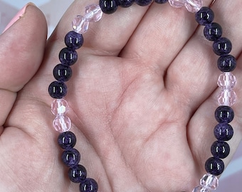 Dark purple and light pink glass bead elastic bracelet