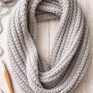 Beginner Friendly, Chunky Ribbed Infinity Scarf Crochet Pattern | PDF |