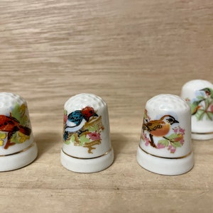 Lot De 3 Dé à Coudre En Porcelaine Oiseaux Superb Fairy Wrens - Peints à La Main - Australie - Occasion