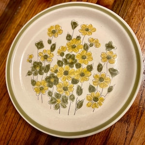Ensemble de quatre assiettes en grès vintage 11 po. Bouquet printanier