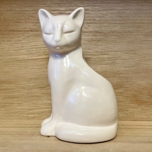 Vintage White Omnibus Cat Planter