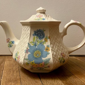 Vintage Sadler England Floral Teapot