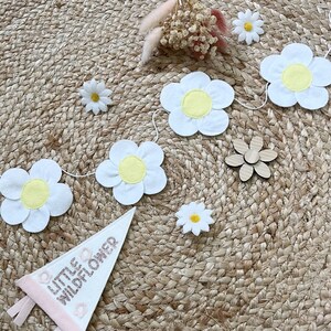 Daisy felt bunting, nursery decor, kids room decor, play room decor, Daisy decor, baby decor, baby nursery decor