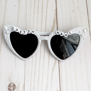 Personalisierte Braut Herz Sonnenbrille, kundenspezifische Braut, personalisierte Braut, Bachelorette Sonnenbrille, Braut Sonnenbrille, Perlen Sonnenbrille Braut