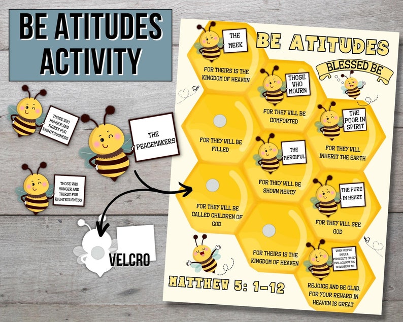Peut inclure: Activit&eacute; &eacute;ducative color&eacute;e avec un motif en nid d'abeille et des abeilles de dessin anim&eacute;. Le texte "BE ATITUDES ACTIVITY" est en haut. Chaque abeille tient un panneau avec une vertu. Comprend des pi&egrave;ces Velcro. Bas&eacute; sur Matthieu 5:1-12.