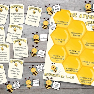 Peut inclure: Ensemble de mat&eacute;riel p&eacute;dagogique sur le th&egrave;me des abeilles. Il comprend des cartes avec des versets bibliques et une affiche en forme de nid d'abeilles avec du texte. Les mots "Blessed Be" et "Be Attitudes" sont mis en &eacute;vidence, avec des illustrations d'abeilles.