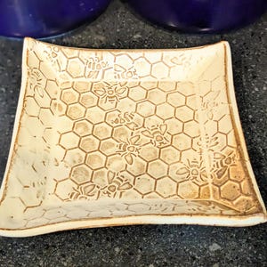 Bee Tray, Honeybee Dish, Tray with Bees, Nature Tray, Bee Trinket Dish, Honeybee Trinket Dish, Insect Trinket Dish, Jewerly Dish, Bug Tray