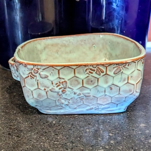 Handmade Ceramic Blue Bee Casserole Dish, Bee Casserole Kitchenware, Cookware, Bee Dish, Rustic Cookware, Housewarming, Bee Lover&#39;s Gift