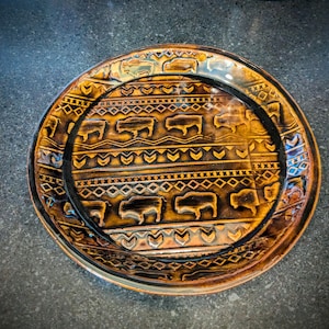 Ręcznie robiony ceramiczny rustykalny brązowy talerz Buffalo, naczynie Buffalo, talerz dla dzieci Buffalo, wystrój Buffalo, rustykalny talerz, talerz Buffalo Yellowstone Park