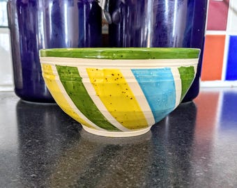 Bol de cerámica geométrico pintado a mano, diseño de triángulos coloridos