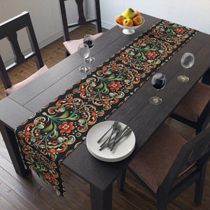 Elegant Rosemaling Table Runner – Captivating Norwegian Heritage Design – Unique Gift for Art Enthusiasts and Culture Admirers