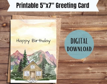 Puede incluir: Tarjeta de felicitación imprimible de 12,7 cm x 17,8 cm con una ilustración de acuarela de una cabaña en las montañas. La tarjeta tiene un fondo marrón claro y dice "Feliz cumpleaños" en texto negro.