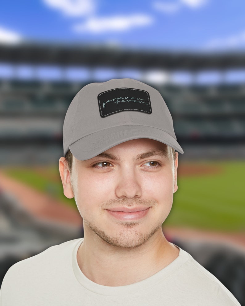 Lot De 2 Casquettes Baseball Brodées 'Mom' & 'Dad' – Cadeau Annonce Grossesse, Parents, Couple – Réglable, 100% Coton Délavé